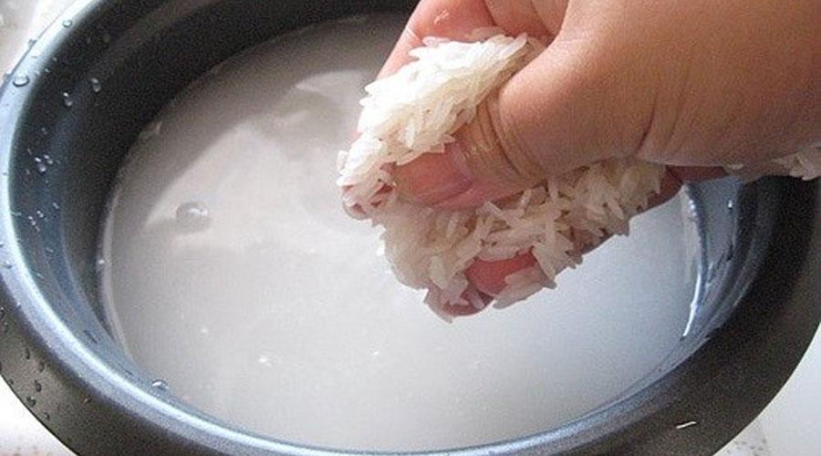 Cần vo gạo sạch để cơm chín ngon nhất