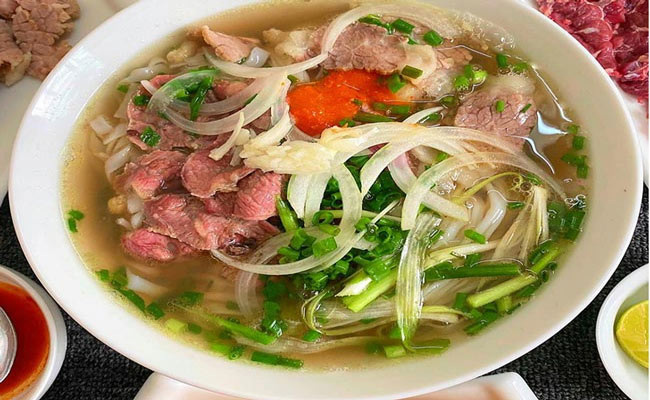 Phở tái gầu