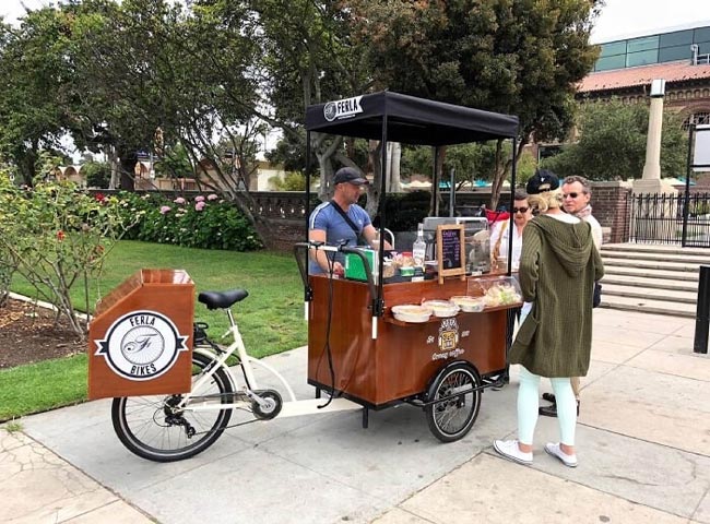 Xe đạp bán cà phê hút khách