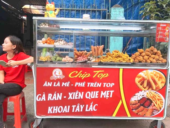 xe bán gà rán vắng khách