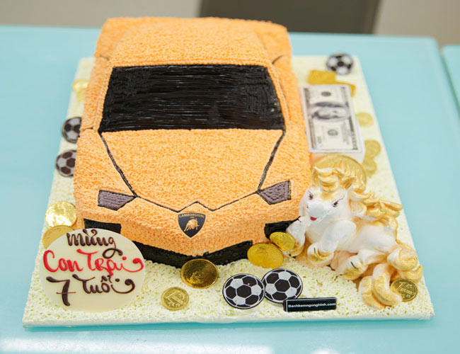 Bánh sinh nhật hình ô tô lamborghini