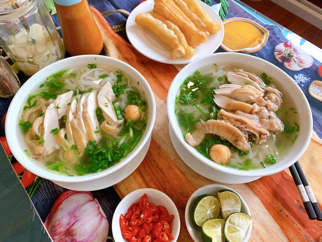 phở gà Sài Gòn