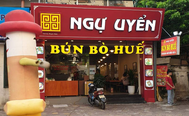 bảng hiệu bún bò Huế