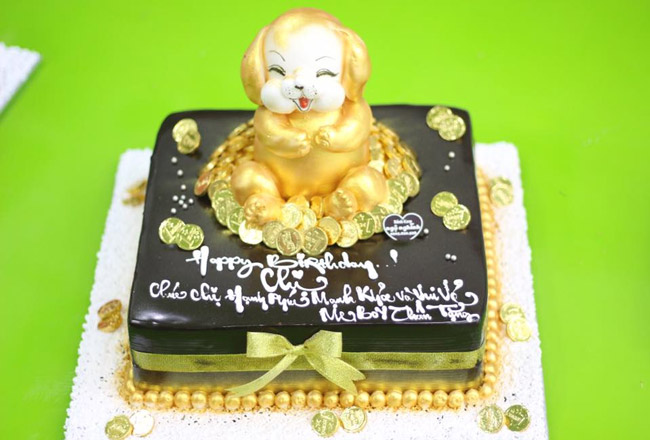 Bánh sinh nhật con chó  vàng