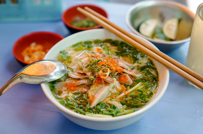 Phở gà hàng hòm