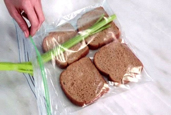 bảo quản bánh mì sandwich bằng cần tây