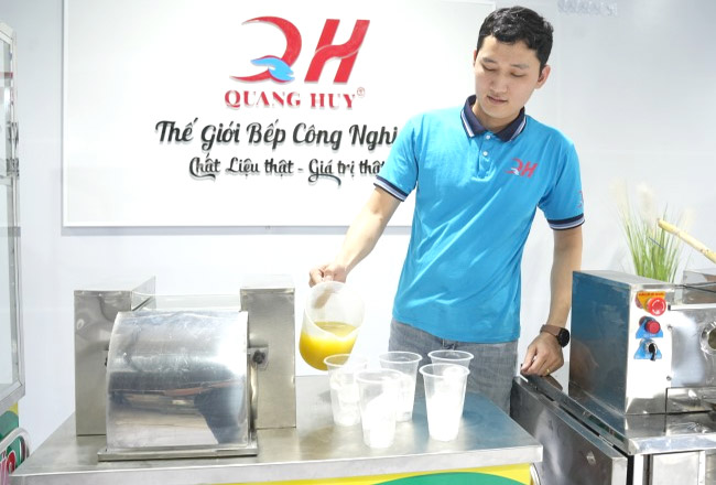 Máy ép nước mía liền bàn 1 lỗ