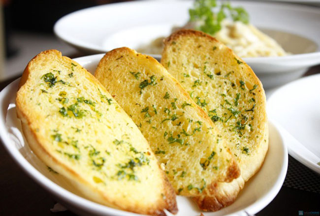 bánh mì bơ tỏi lò nướng thành phẩm