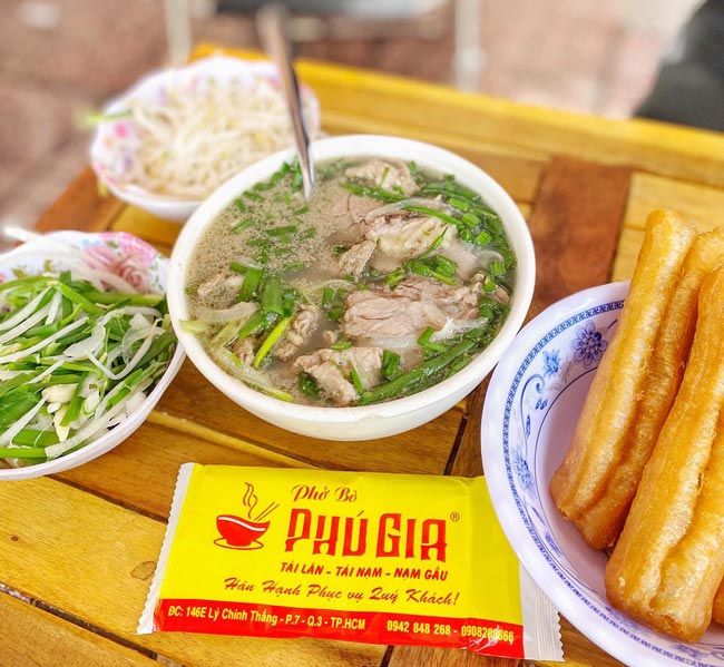 tô phở bò phú gia