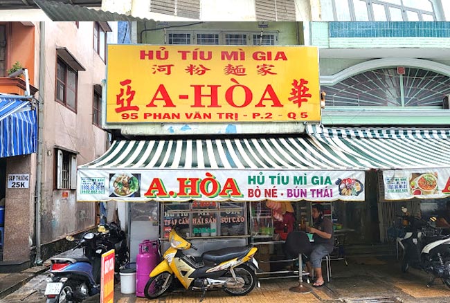 cửa quán a hòa