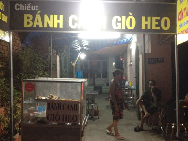 Quán bánh canh giò heo Đình Phong Phú