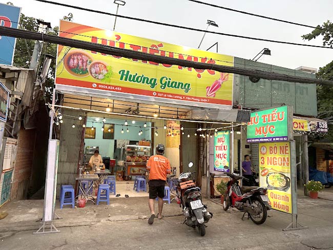 tiệm hủ tiếu mực hương giang