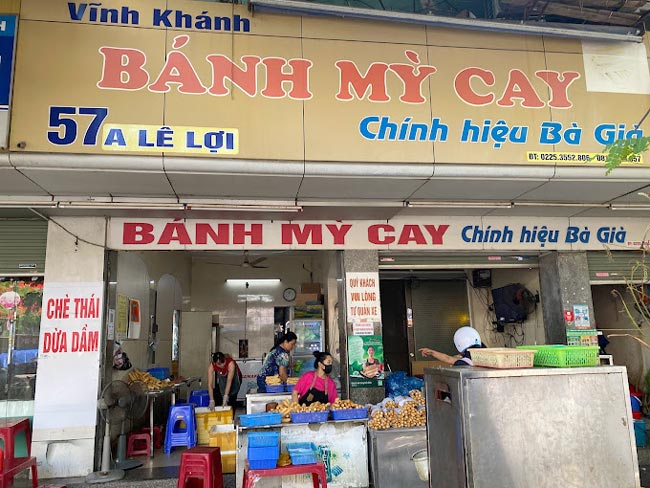 quán bánh mì que bà già