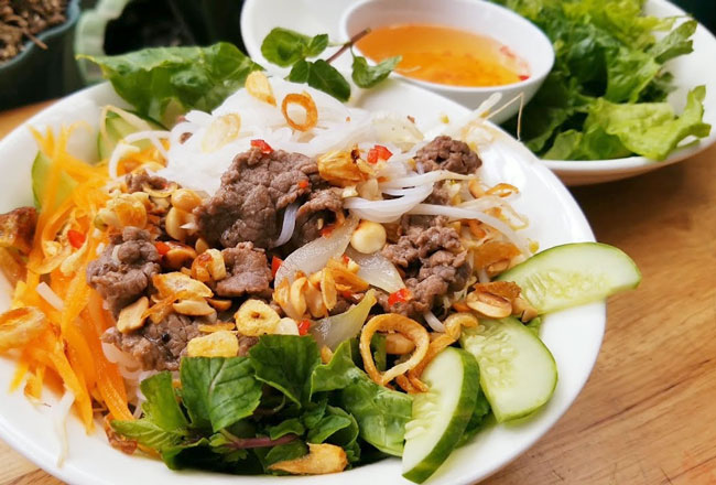 rau ăn kèm phở trộn bò tươi ngon