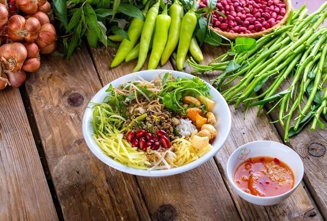 bún hến ăn kèm mắm gừng