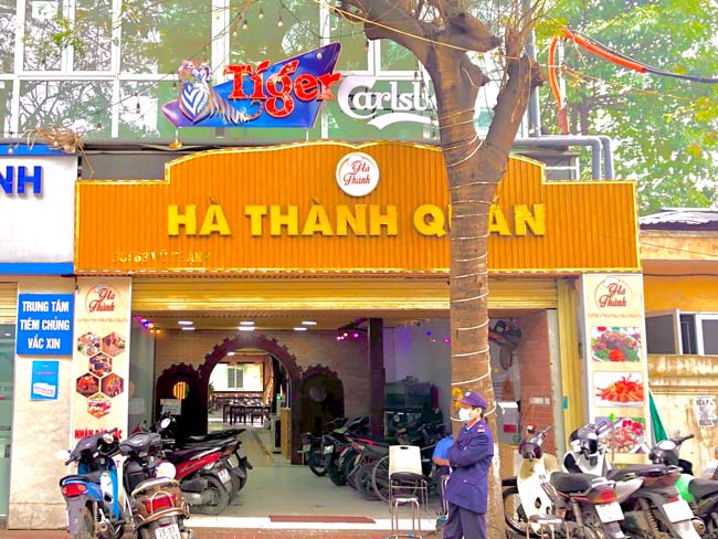 cửa quán hà thành