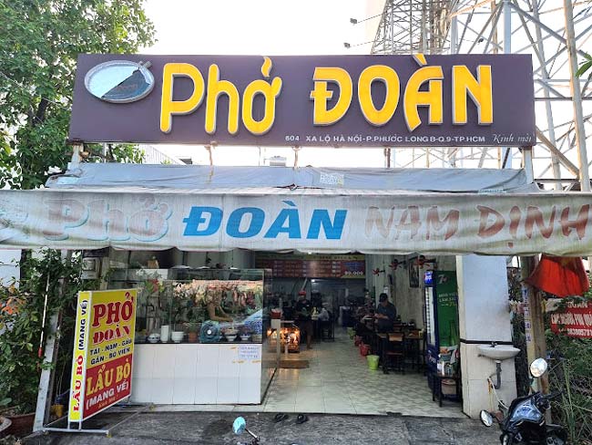 cửa quán phở đoàn