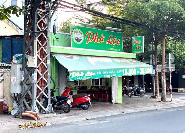 cửa tiệm phở lộc