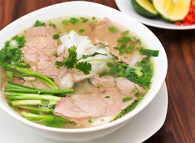 phở bò nấu từ xương heo thành phẩm