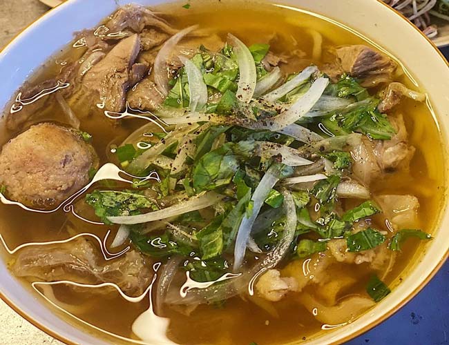 bún bò nạm chả tiệm bé hiền