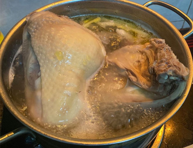 luộc gà nấu cơm gà tam kỳ