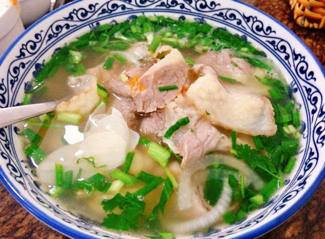 phở bò tái chín tiệm hùng