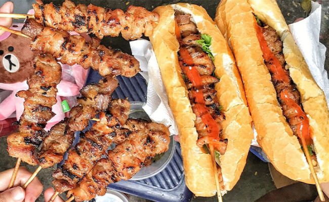 Bánh mì kẹp thịt nướng